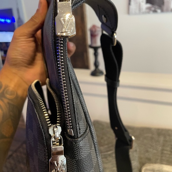 Louis Vuitton back pack - Picture 2 of 6